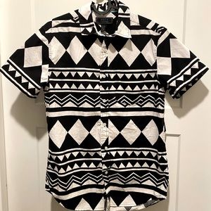 21 Men Black & White geometric pattern button up